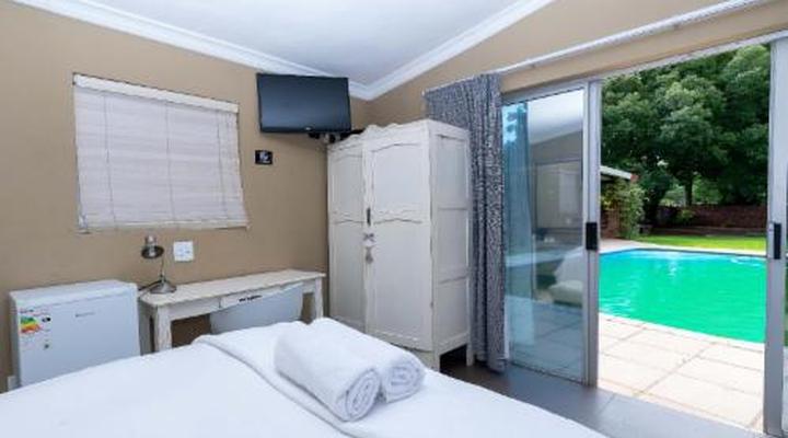 Huttenheights Guestlodge by iLawu