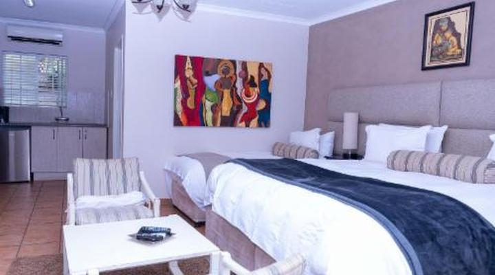 Huttenheights Guestlodge by iLawu