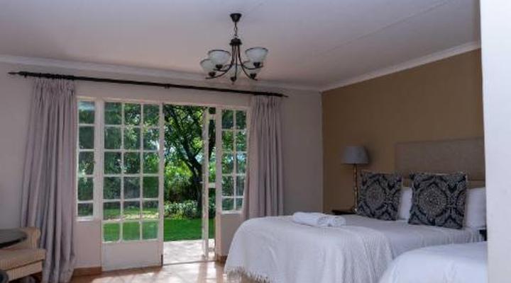 Huttenheights Guestlodge by iLawu