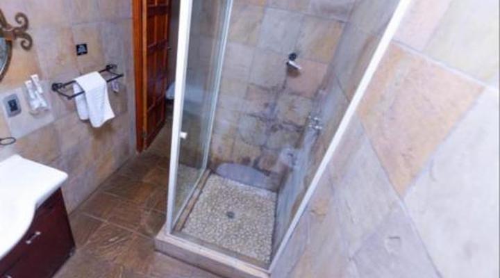 Huttenheights Guestlodge by iLawu