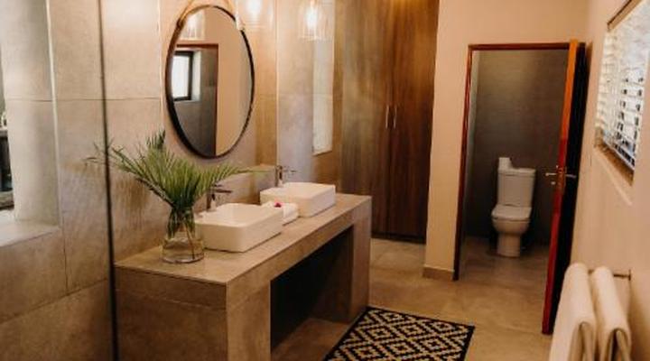 Bambuu Lakeside Lodge