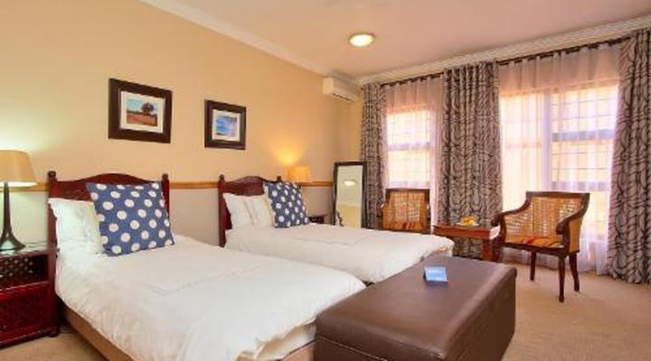 Centurion Golf Suites Boca Walk