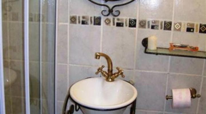 The Old Country House and Cottage