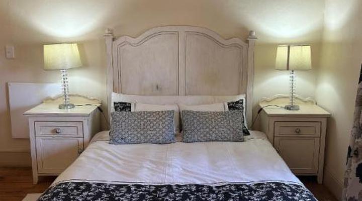 The Old Country House and Cottage