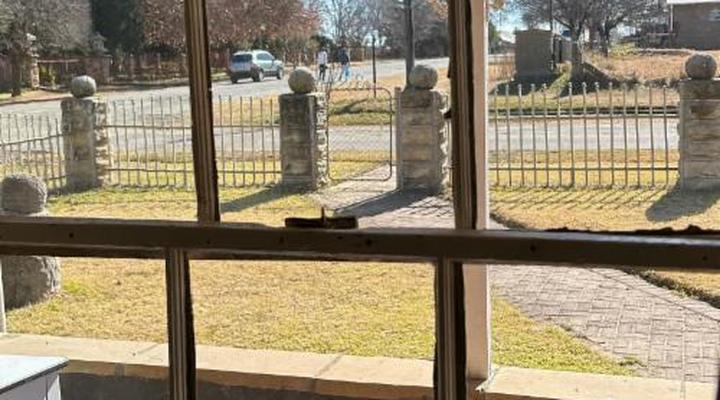 The Old Country House and Cottage