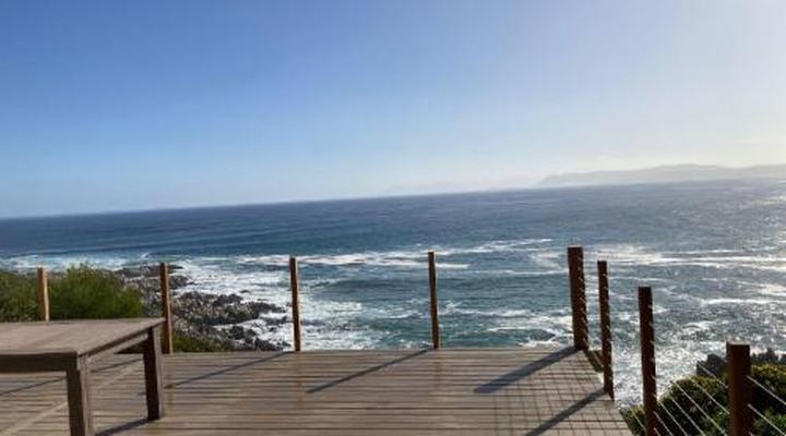 Whale Huys Oceanfront Eco Villa