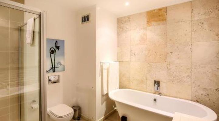 The Nicol Hotel and Apartments