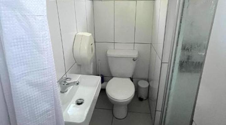 Ansteys Beach Self-Catering and Backpackers