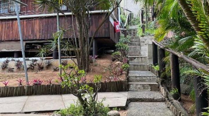 Ansteys Beach Self-Catering and Backpackers