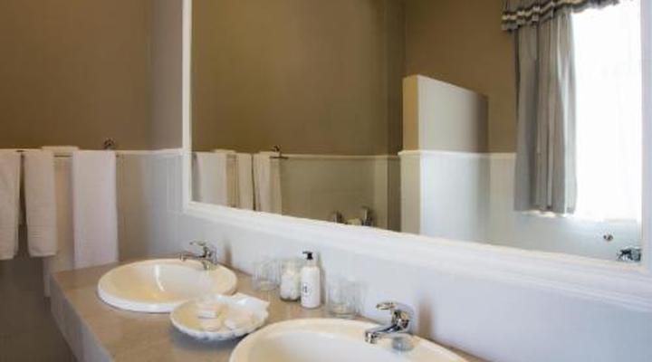 Leeuwenhof Country Lodge & Garden Spa