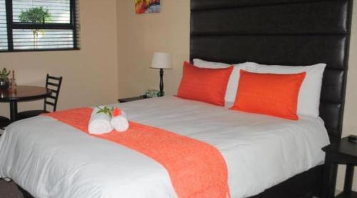 6 On Morris Guest Lodge