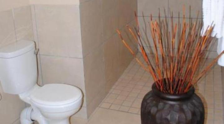 6 On Morris Guest Lodge