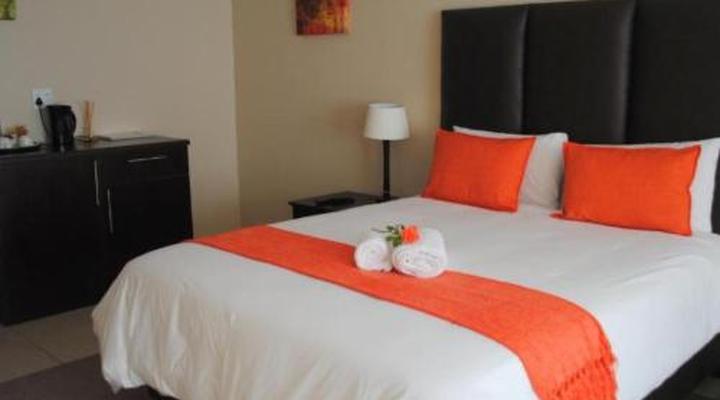 6 On Morris Guest Lodge