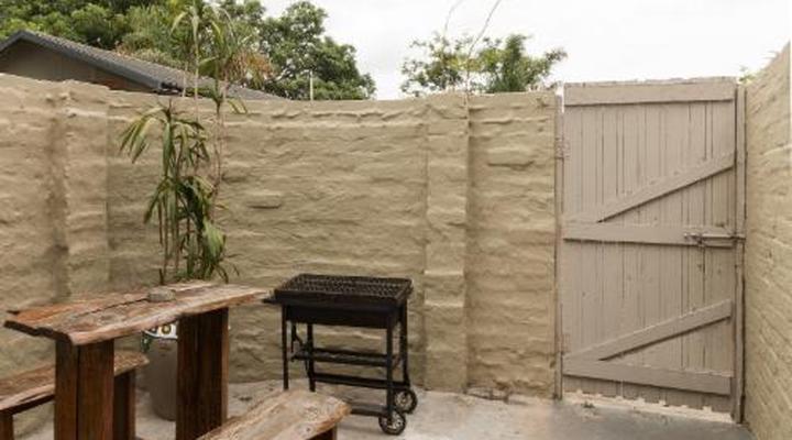 Inyathi Guest Lodge & Self-Catering