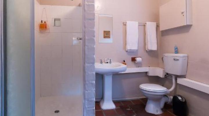 Inyathi Guest Lodge & Self-Catering