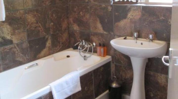 Inyathi Guest Lodge & Self-Catering