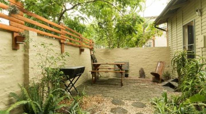 Inyathi Guest Lodge & Self-Catering