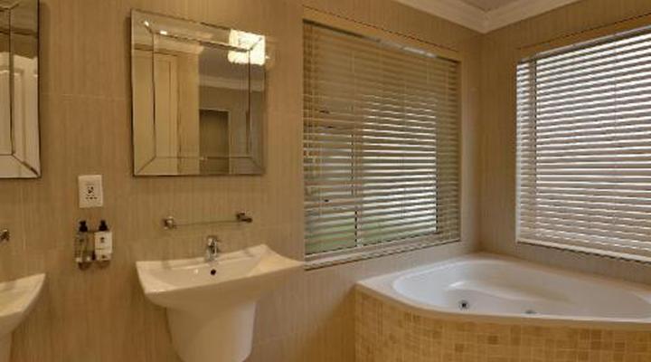 Val du Charron Coach House