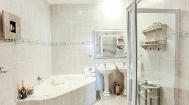 Misty Waves Boutique Hotel