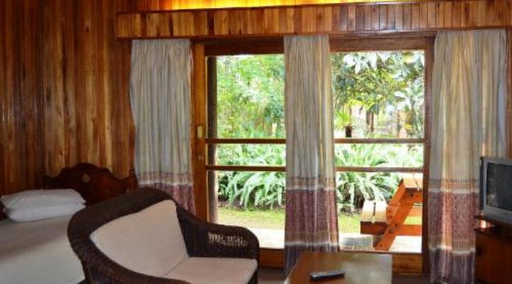 Log cabin & Settlers village