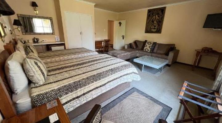 Ipe Tombe Guest Lodge