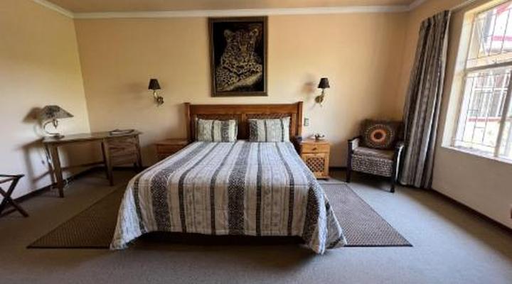 Ipe Tombe Guest Lodge