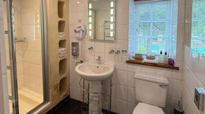 Rothman Manor De Luxe Guest Retreat