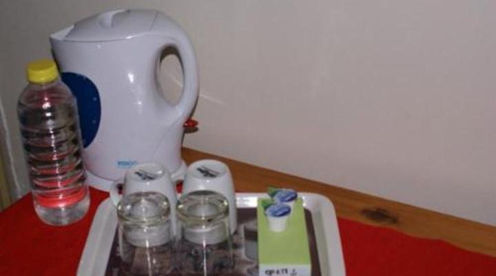 Airport Inn B&B and Emerald Guest House