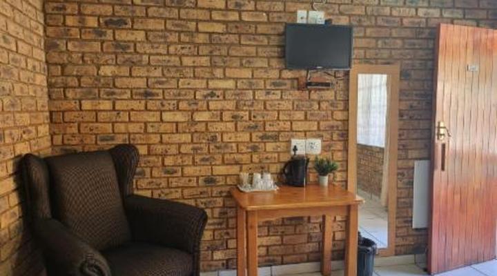 Airport Inn B&B and Emerald Guest House