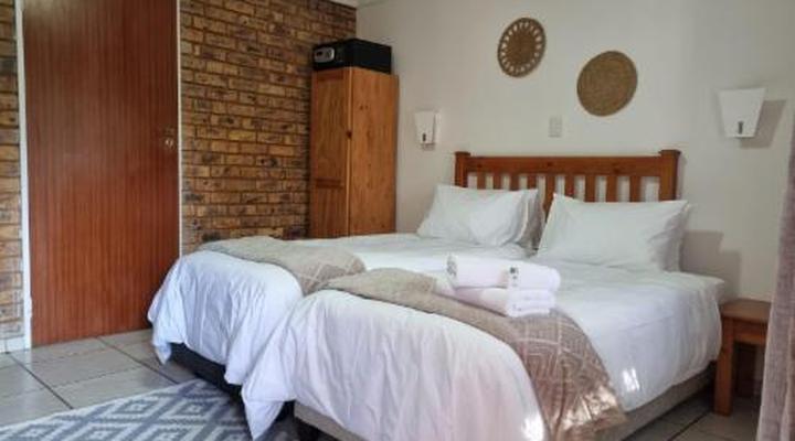 Airport Inn B&B and Emerald Guest House