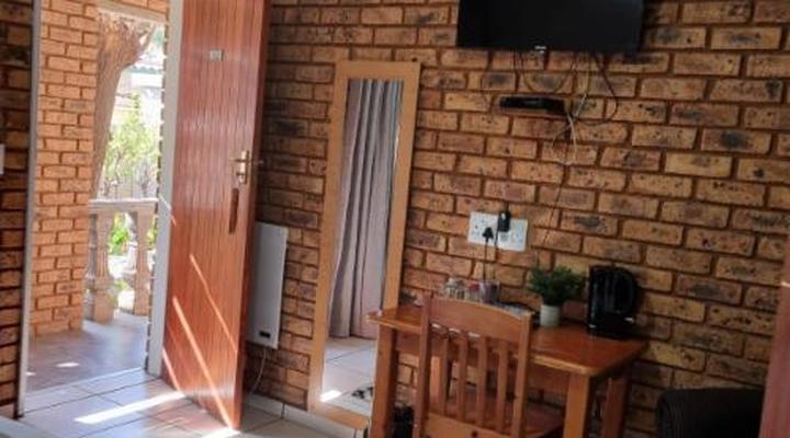 Airport Inn B&B and Emerald Guest House