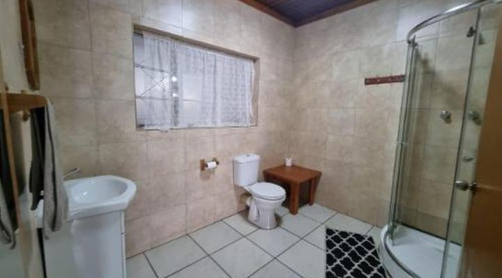 Airport Inn B&B and Emerald Guest House