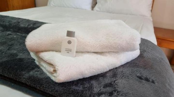 Airport Inn B&B and Emerald Guest House