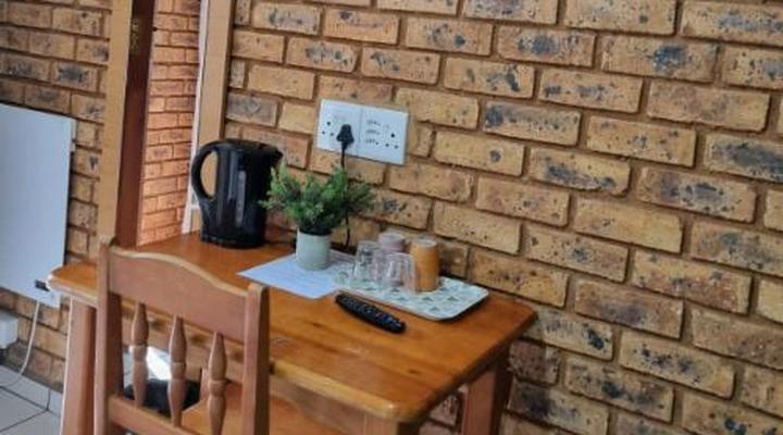 Airport Inn B&B and Emerald Guest House