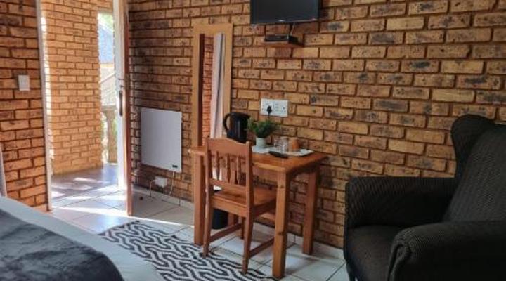 Airport Inn B&B and Emerald Guest House