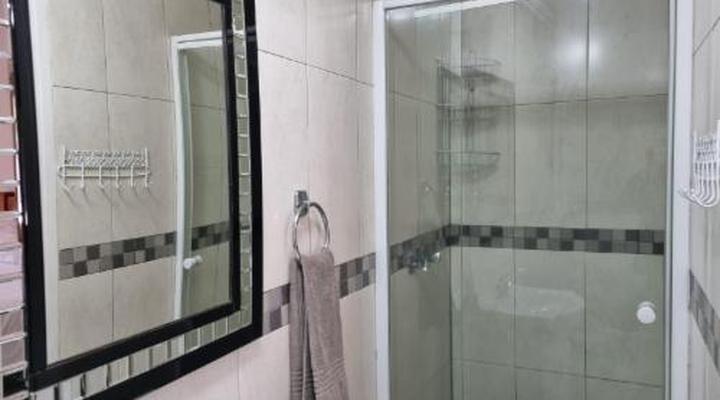 Airport Inn B&B and Emerald Guest House