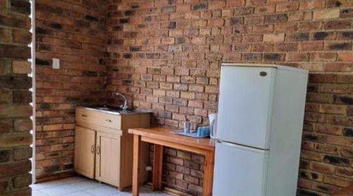 Airport Inn B&B and Emerald Guest House