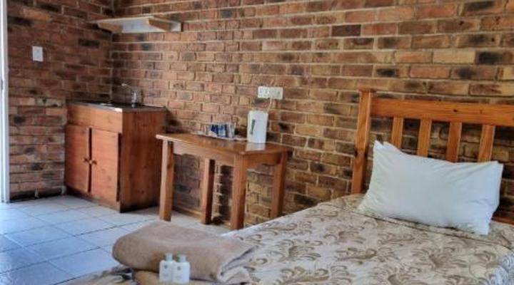 Airport Inn B&B and Emerald Guest House