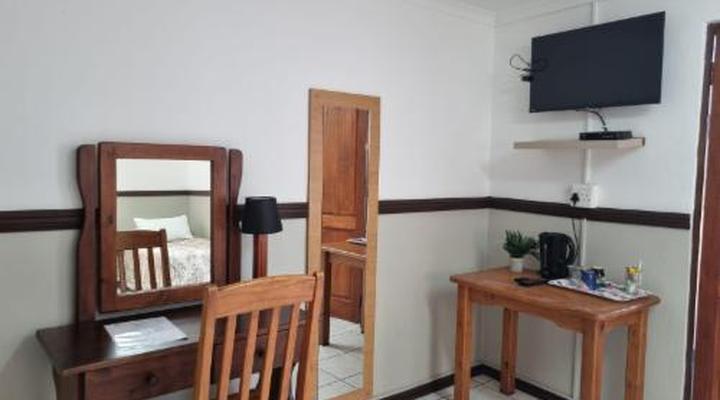 Airport Inn B&B and Emerald Guest House