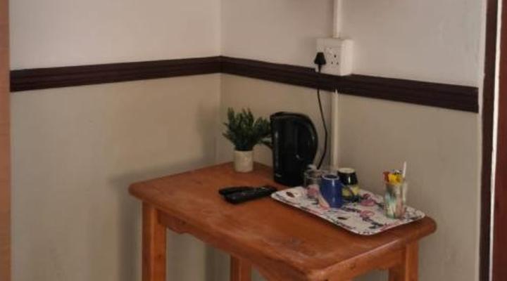 Airport Inn B&B and Emerald Guest House