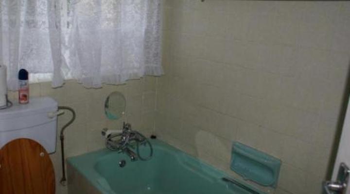 Airport Inn B&B and Emerald Guest House