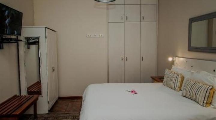 Aan de Oever Guesthouse