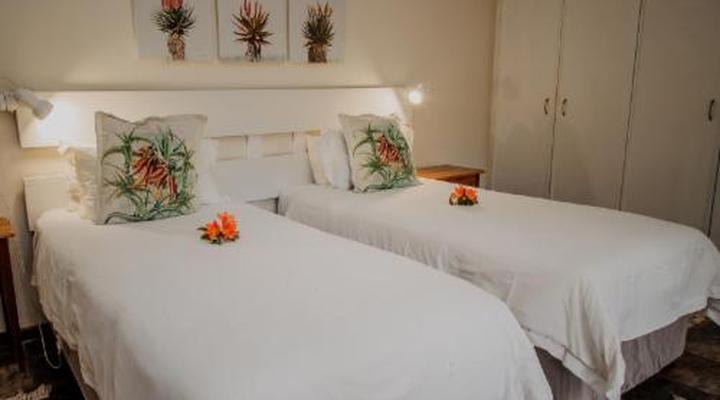 Aan de Oever Guesthouse