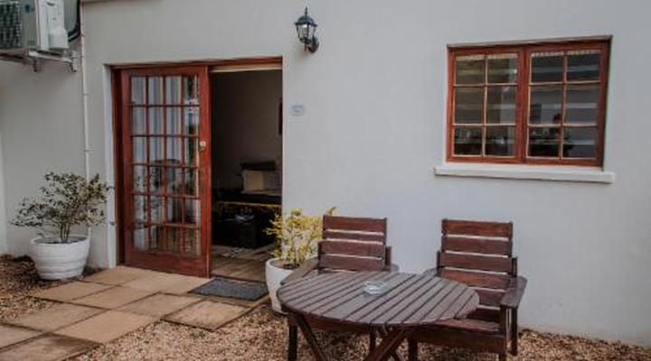 Aan de Oever Guesthouse