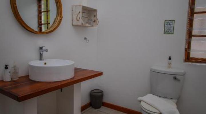 Aan de Oever Guesthouse