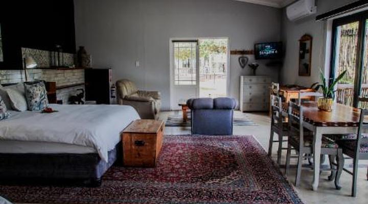 Aan de Oever Guesthouse