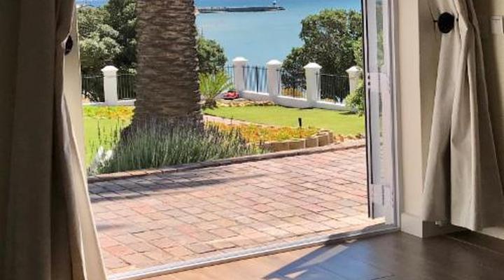 Manor on the Bay Loadshedding-free Guesthouse