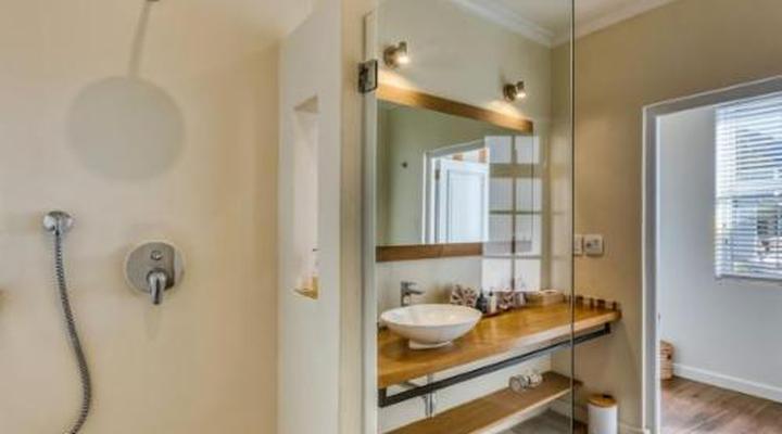 Manor on the Bay Loadshedding-free Guesthouse