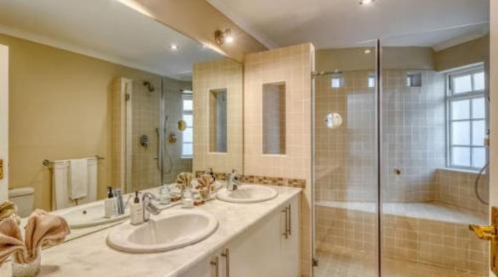 Manor on the Bay Loadshedding-free Guesthouse