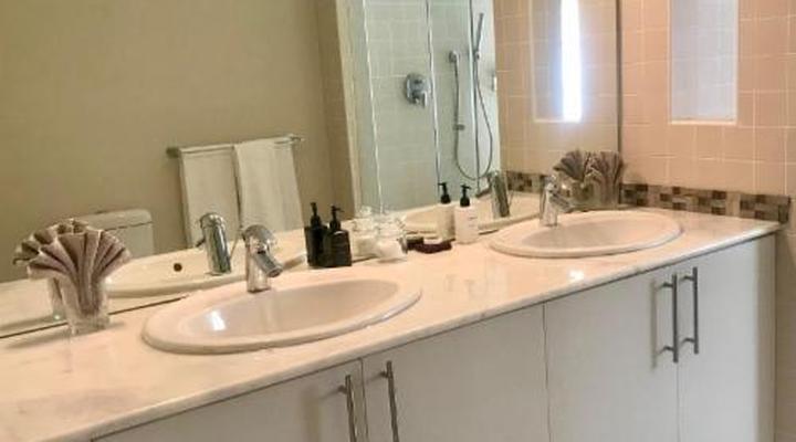 Manor on the Bay Loadshedding-free Guesthouse